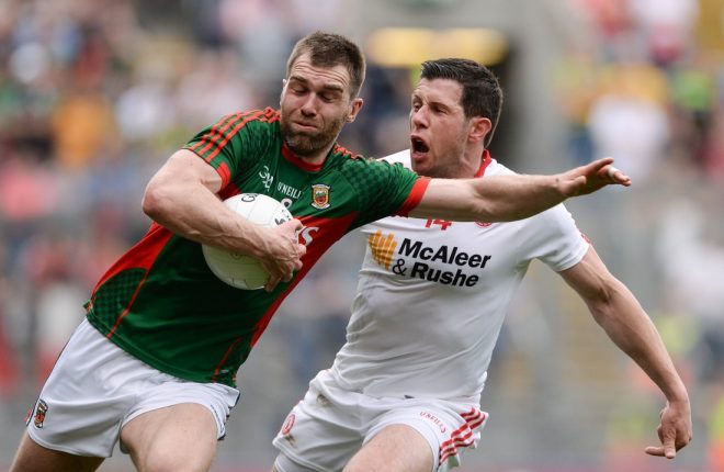 Mayo's Séamus O'Shea of Mayo in action against Tyrone's Seán Cavanagh . Photo by Piaras Ó Mídheach/Sportsfile